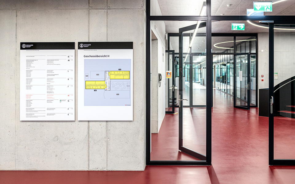 UZH Signaletik im Gang 11 uzh campus 2