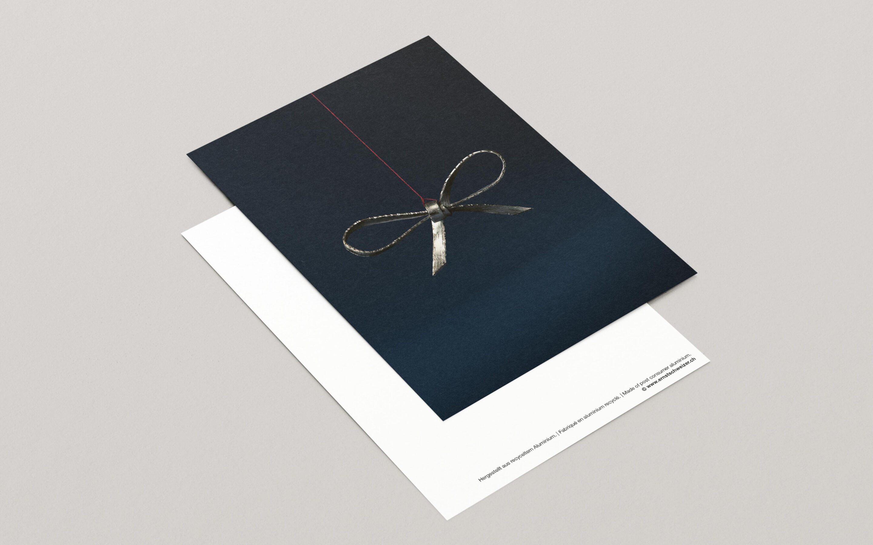 00_esc_weihnachtskarte_2-spaltig_16x10-scaled-1 Schweizer Weihnachtskarte Postkarte Schleife aus Aludraht